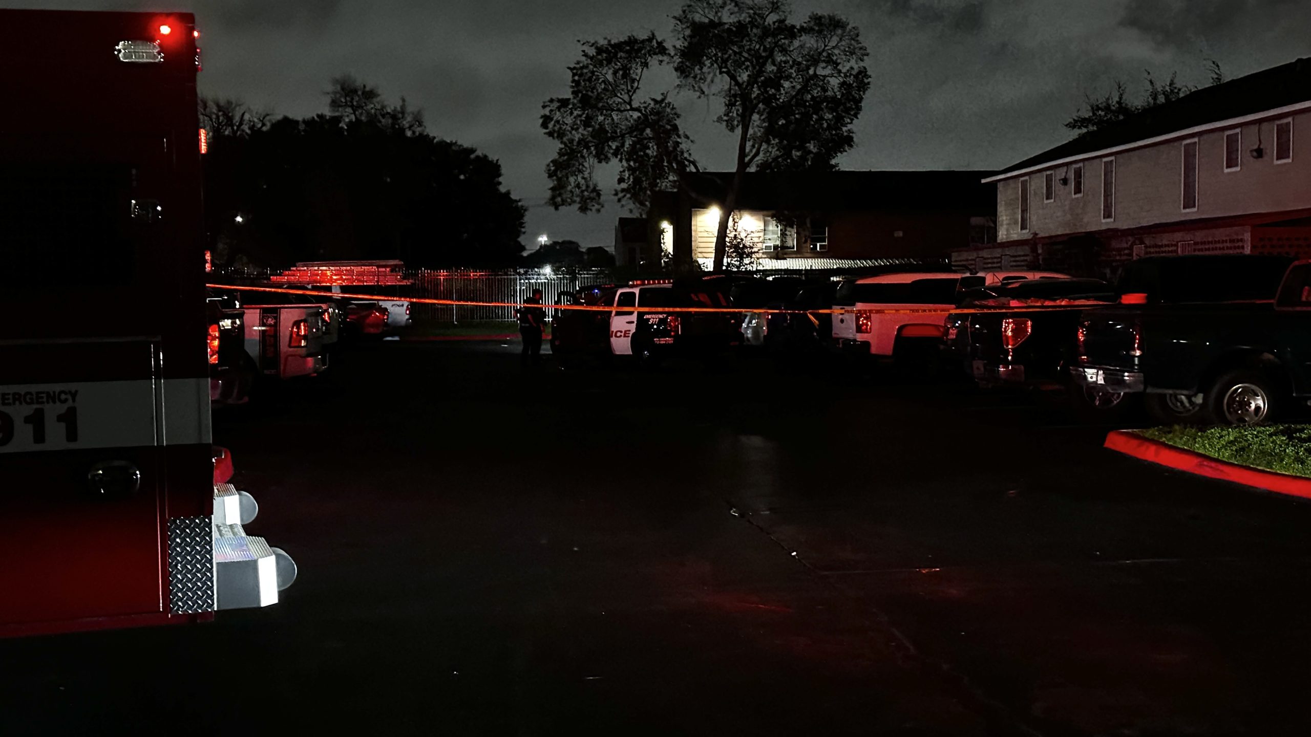 Video Man Dies After Being Shot In The Head In The Parking Lot Of A Southwest Houston Apartment